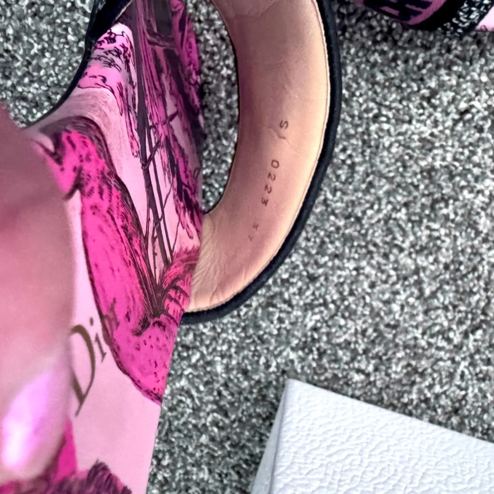 EUC🌸CHRISTIAN DIOR💐SOLDOUT LOGO SLIDES - Picture 9 of 11